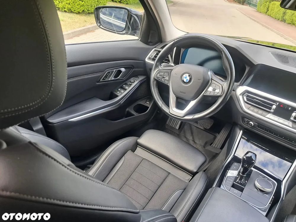 BMW Seria 3 320d Sport Line Shadow - 13