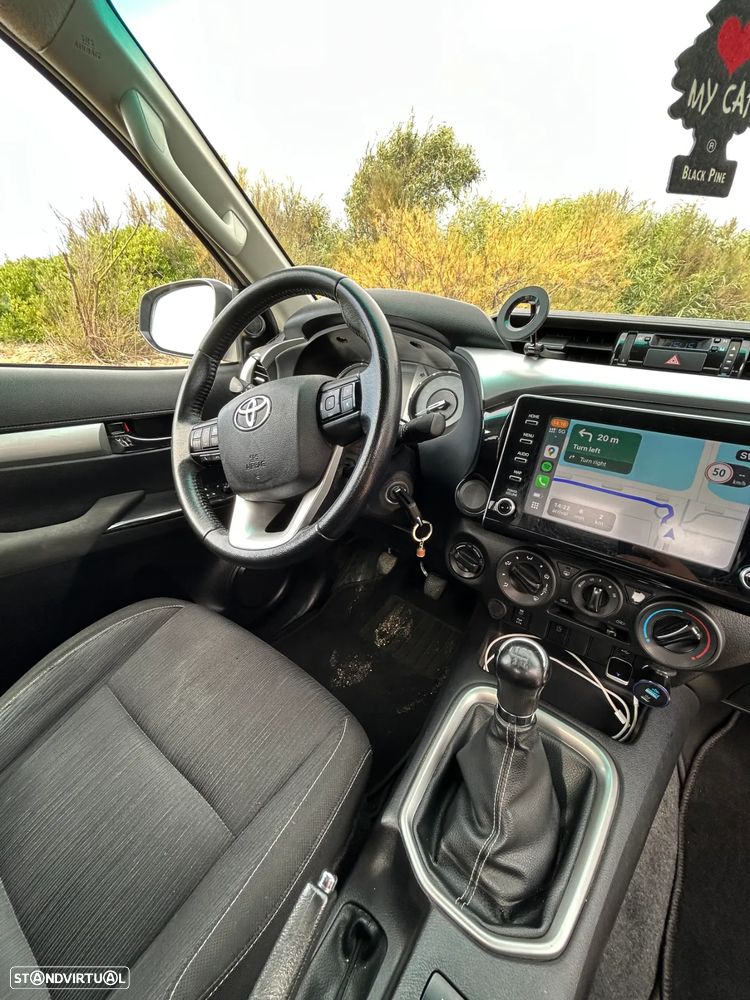 Toyota Hilux 2.4 D-4D 4WD CD Tracker - 18