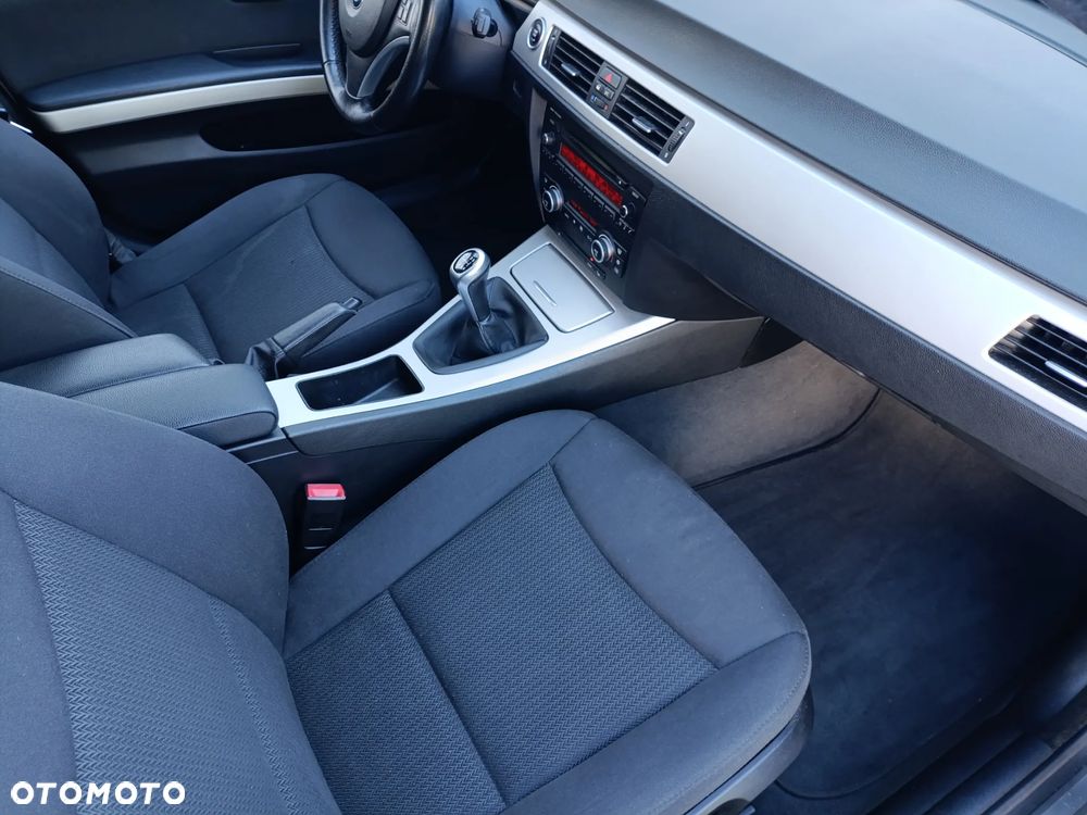 BMW Seria 3 318i Edition Exclusive - 9