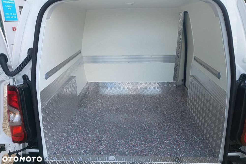 Opel Combo Van L1H1 Izoterma 1.2 110KM - 7