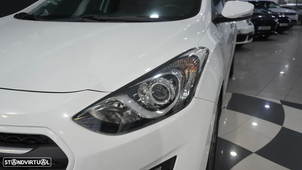 Hyundai i30 1.6 CRDI Blue Comfort AC Auto+J17 - 3