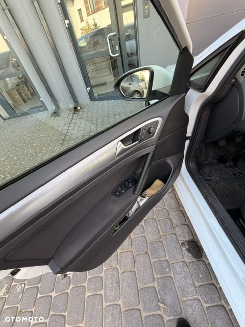 Volkswagen Golf - 10