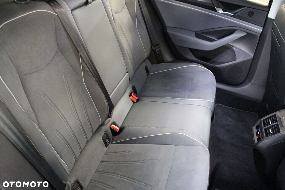 Volkswagen Passat Variant 2.0 TDI SCR Business DSG - 18