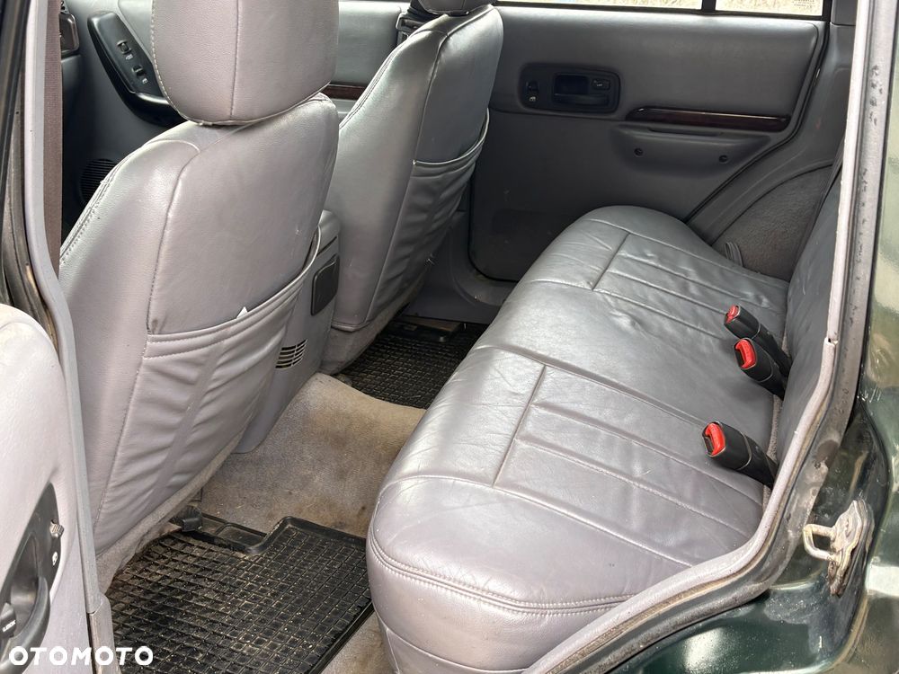 Jeep Cherokee - 10