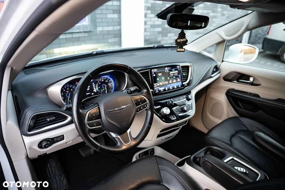 Chrysler Pacifica - 33