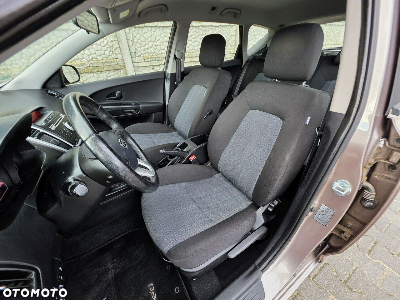 Kia Ceed - 10