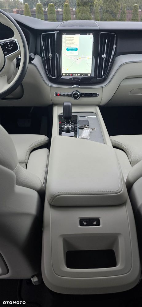 Volvo XC 60 B5 B AWD Plus Dark - 19