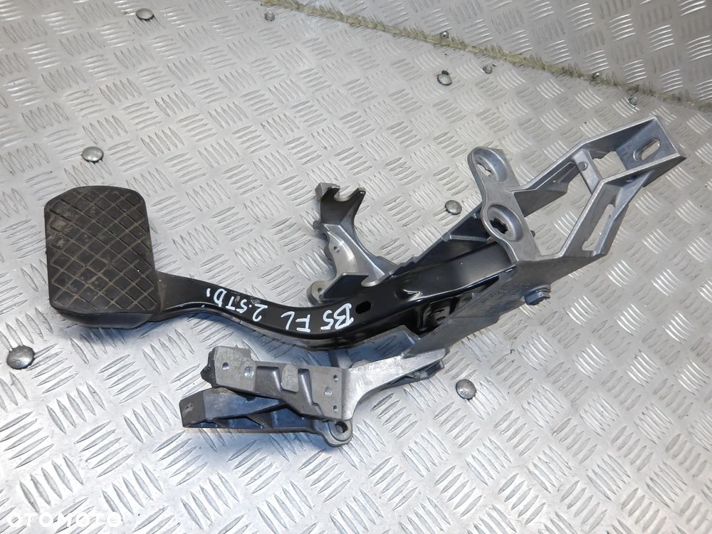 PASSAT B5 FL SEDAN 2.5 TDI 4MOTION PEDAŁ HAMULCA 8D1721117N - 1