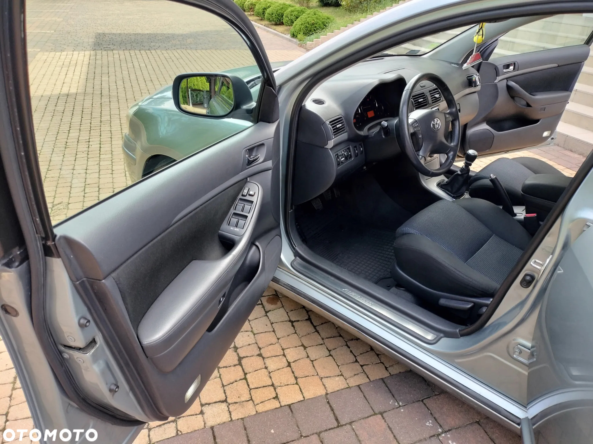 Toyota Avensis 2.0 D-4D Sol+NAVI - 11