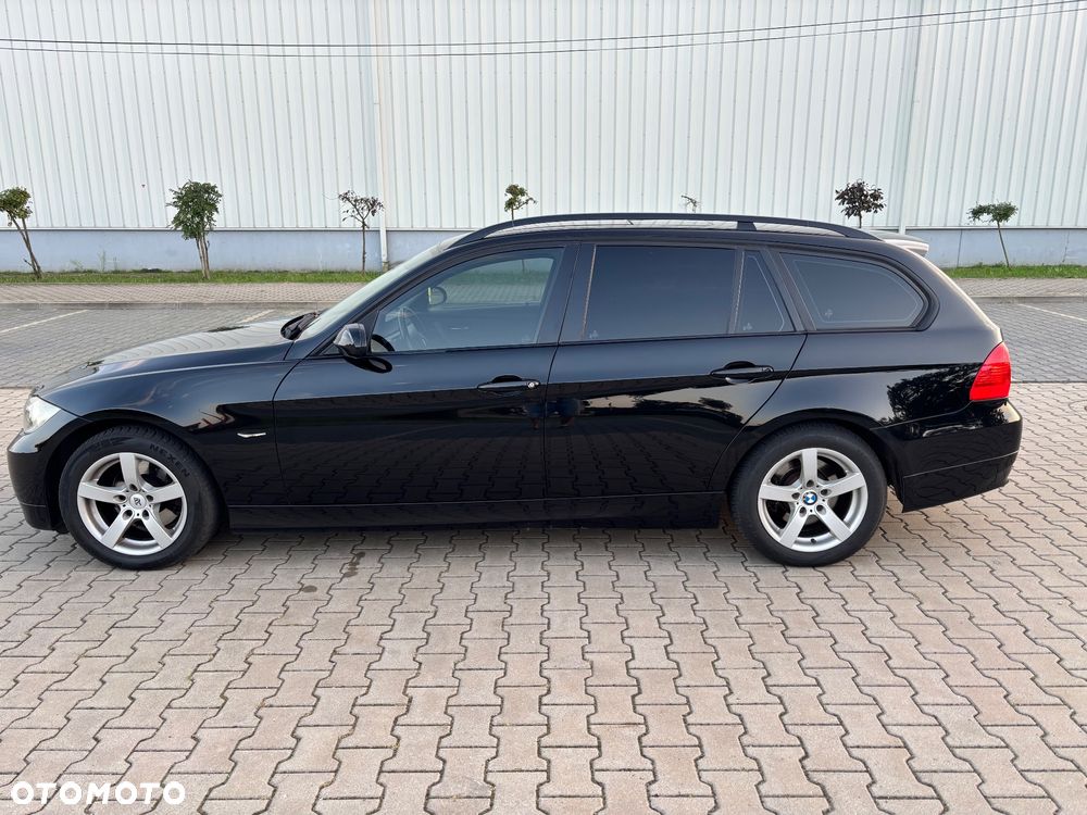 BMW Seria 3 318i Touring - 17