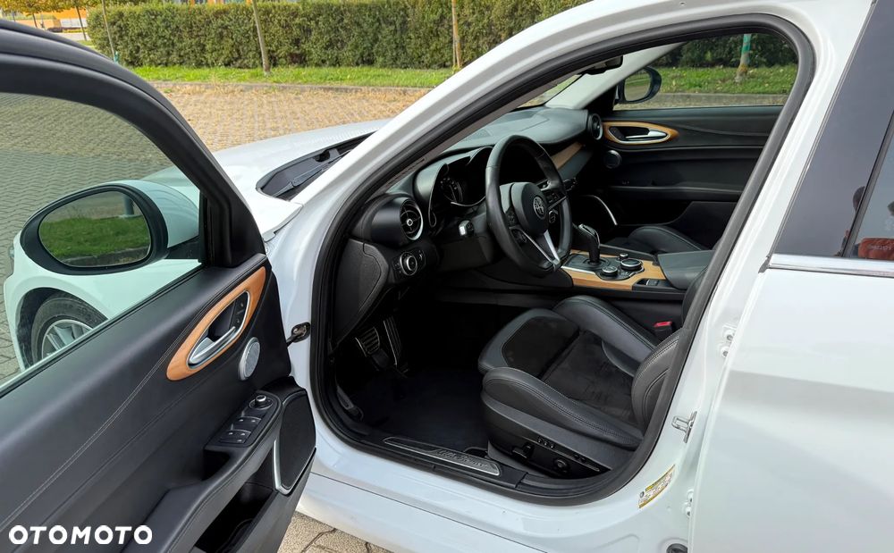 Alfa Romeo Giulia 2.0 Turbo 16V AT8 Veloce - 25