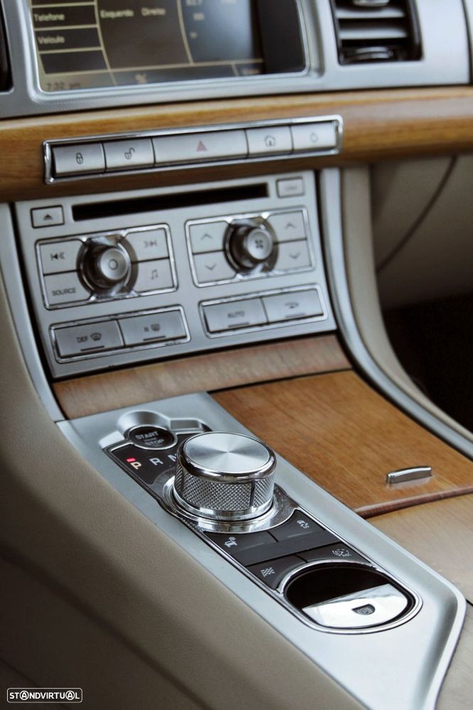 Jaguar XF 3.0 D V6 S Premium Luxury - 32