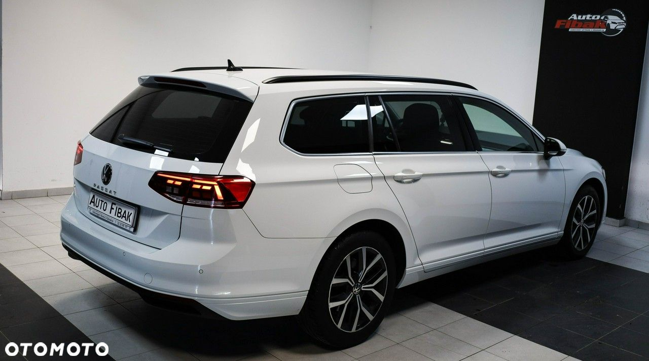 Volkswagen Passat - 11