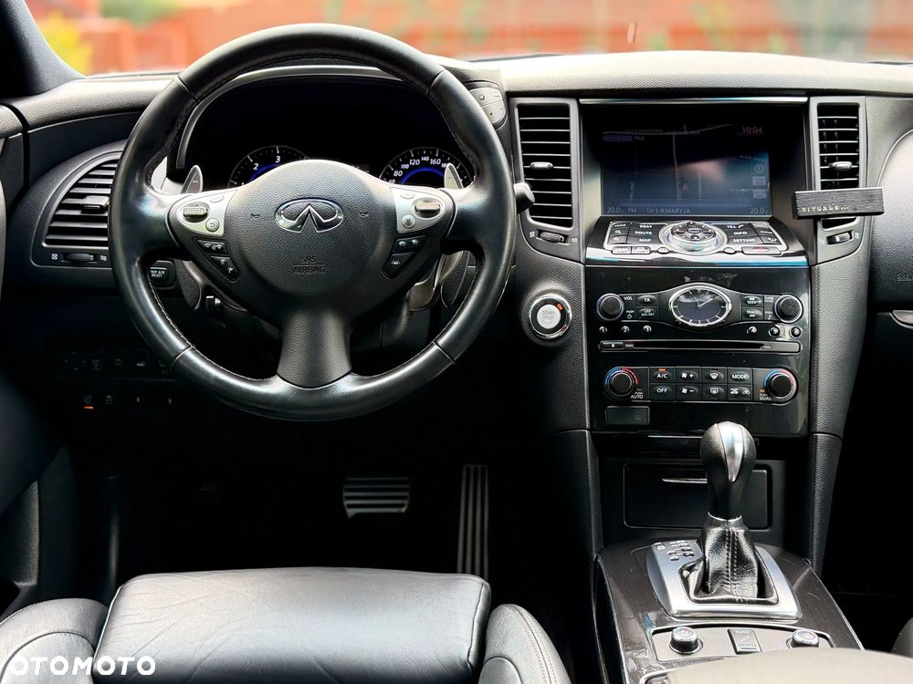 Infiniti QX70 - 30