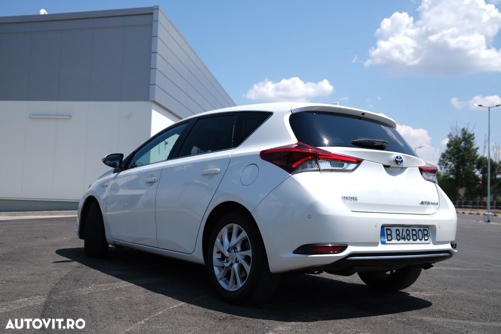 Toyota Auris 1.8 L VVT-i HSD Sol + - 5