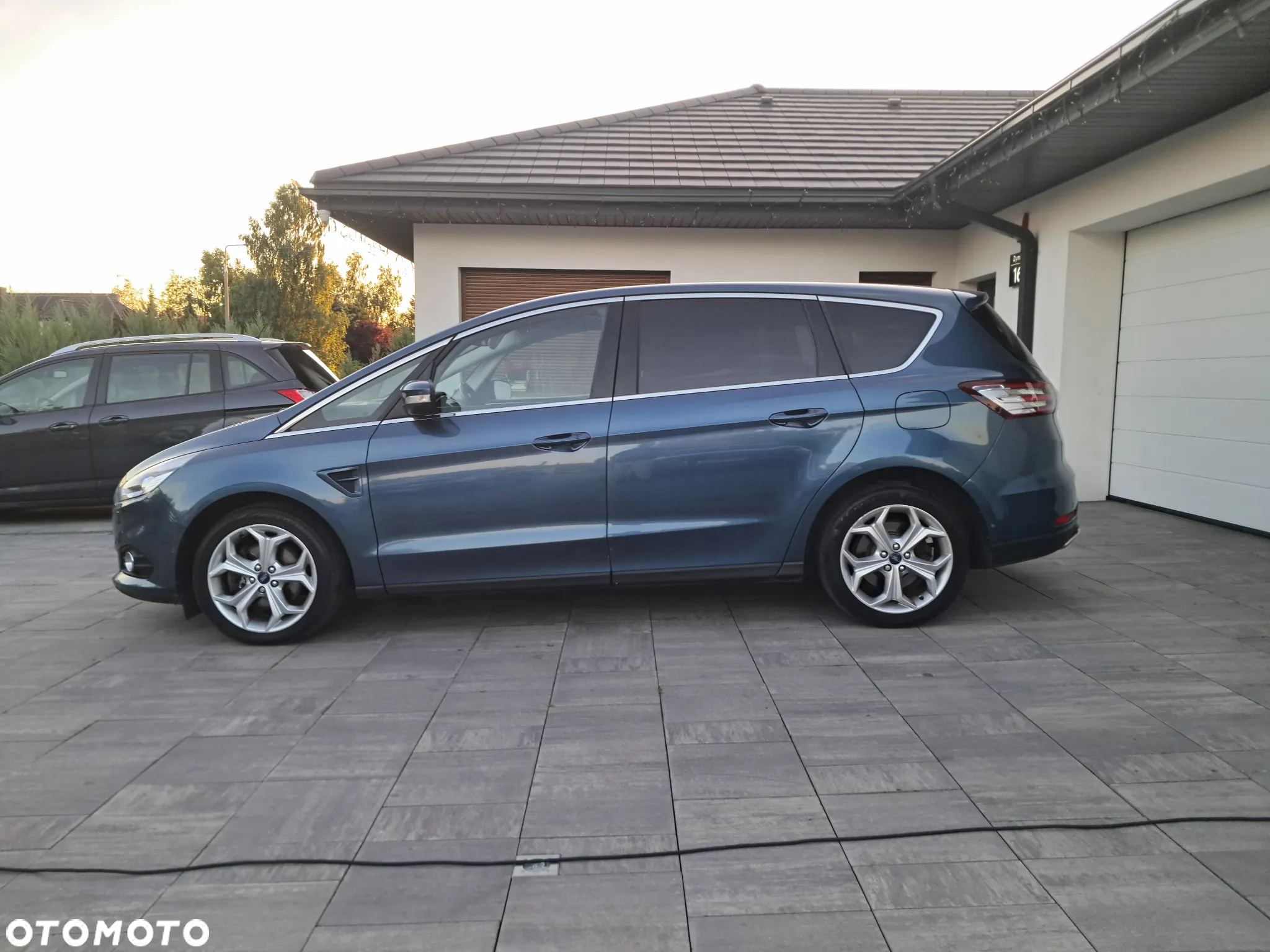 Ford S-Max - 11