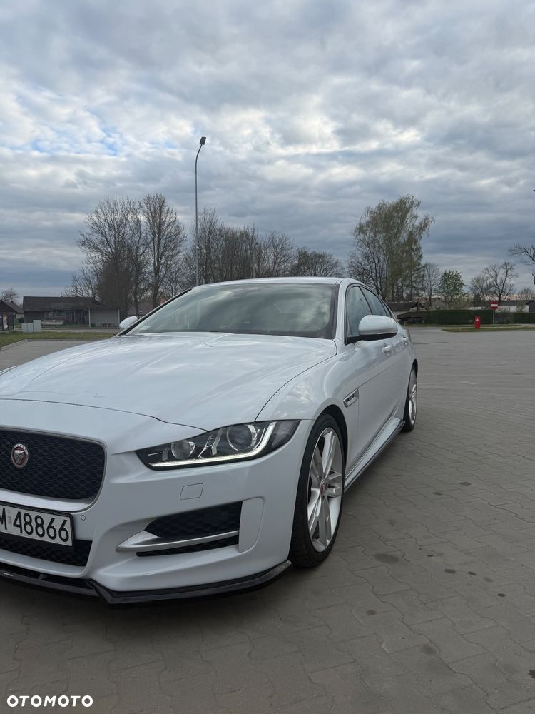 Jaguar XE 2.0 D R-Sport - 12