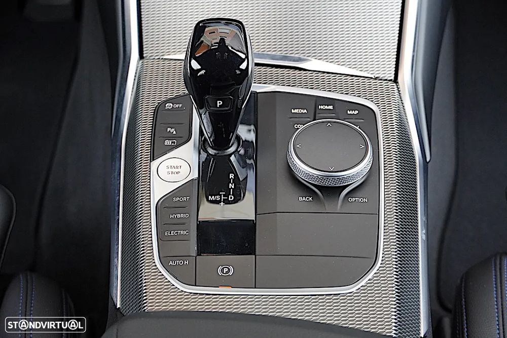 BMW 330 e Pack M Auto - 36