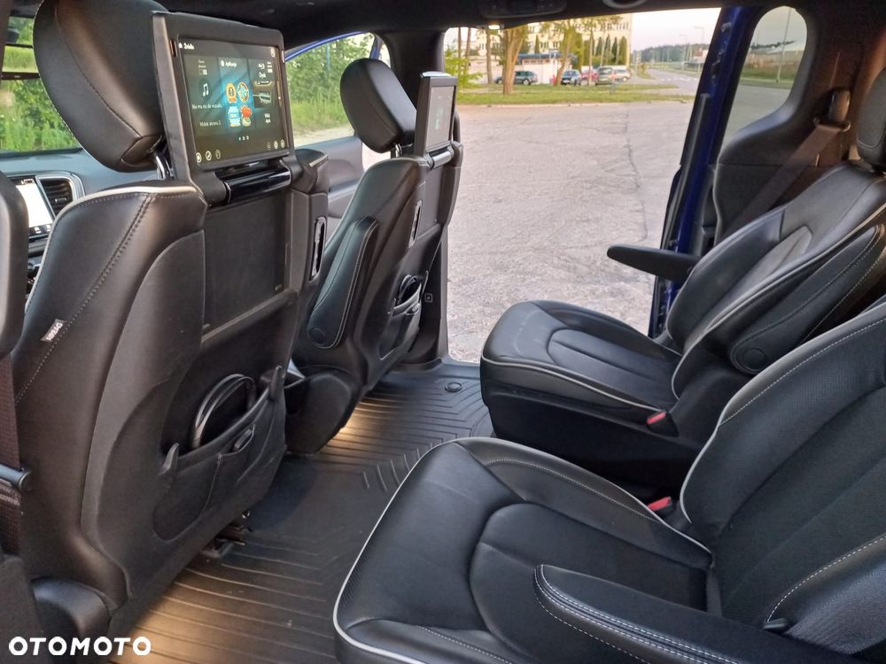 Chrysler Pacifica - 11