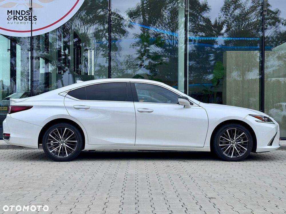 Lexus ES - 4