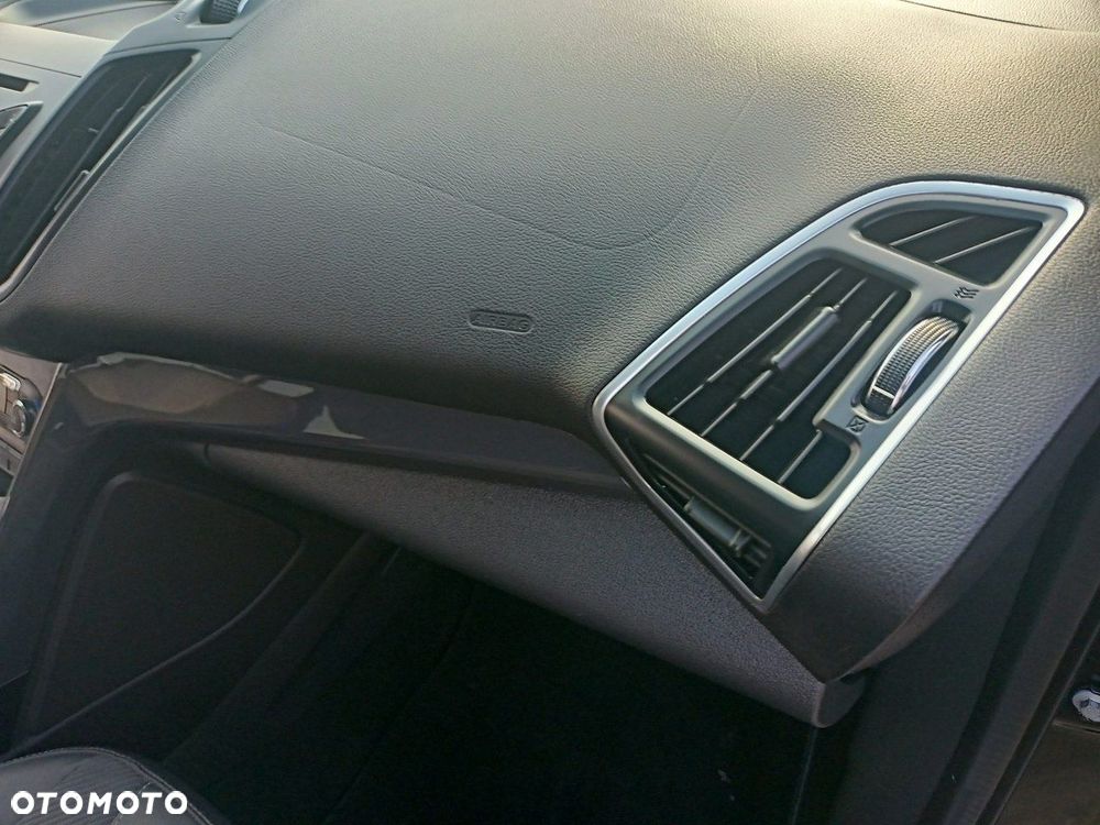 Ford Kuga 1.6 EcoBoost 2x4 Titanium - 34