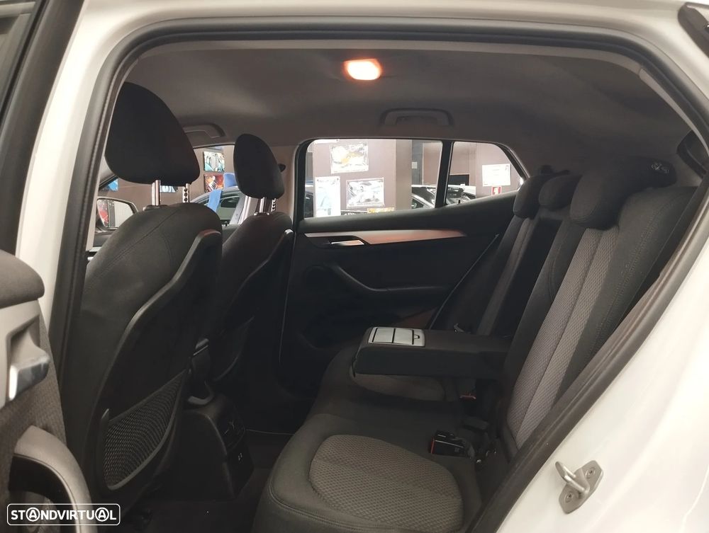 BMW X2 18 d sDrive Auto — fotografia 14