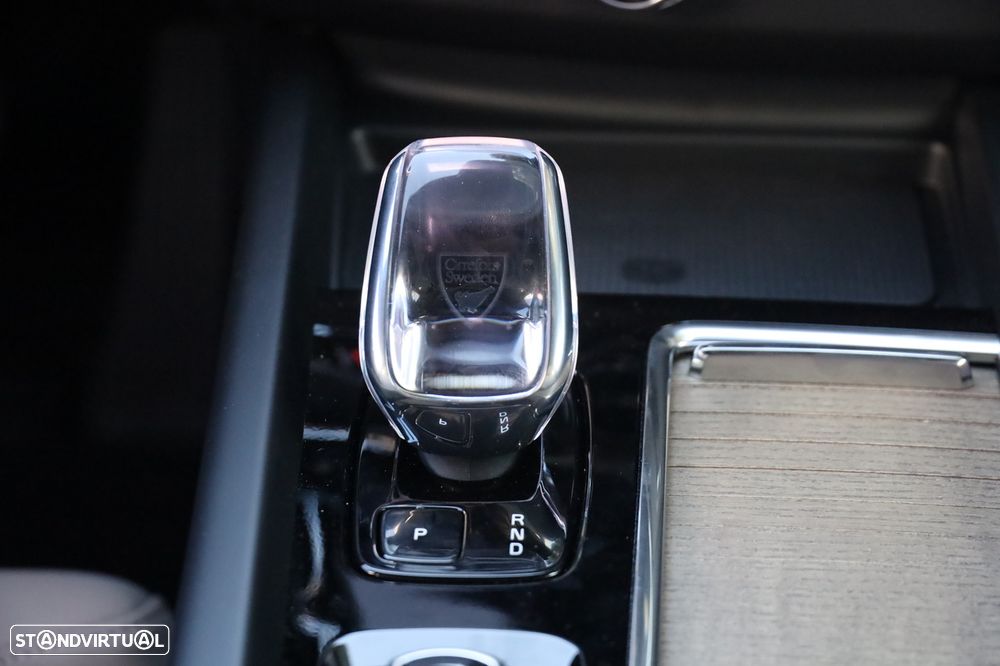 Volvo XC 60 2.0 T6 PHEV Plus Dark - 24