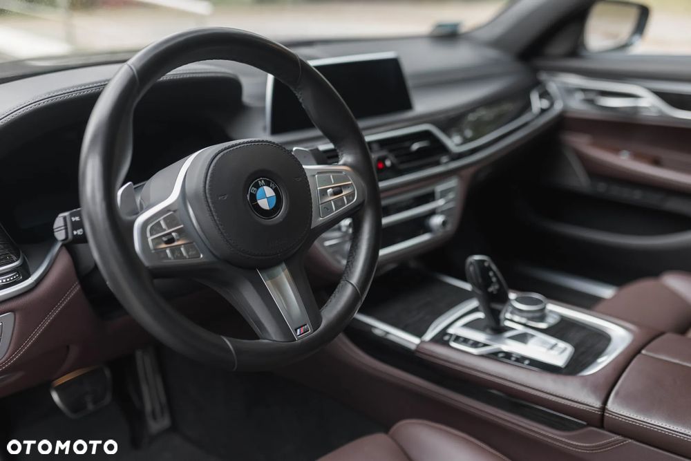 BMW Seria 7 750i xDrive - 18