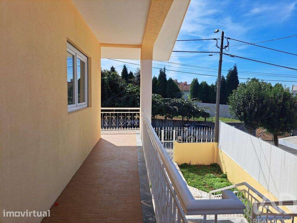 Moradia isolada T4 em Santa Maria de Lamas de 267 m2 - Grande imagem: 3/30