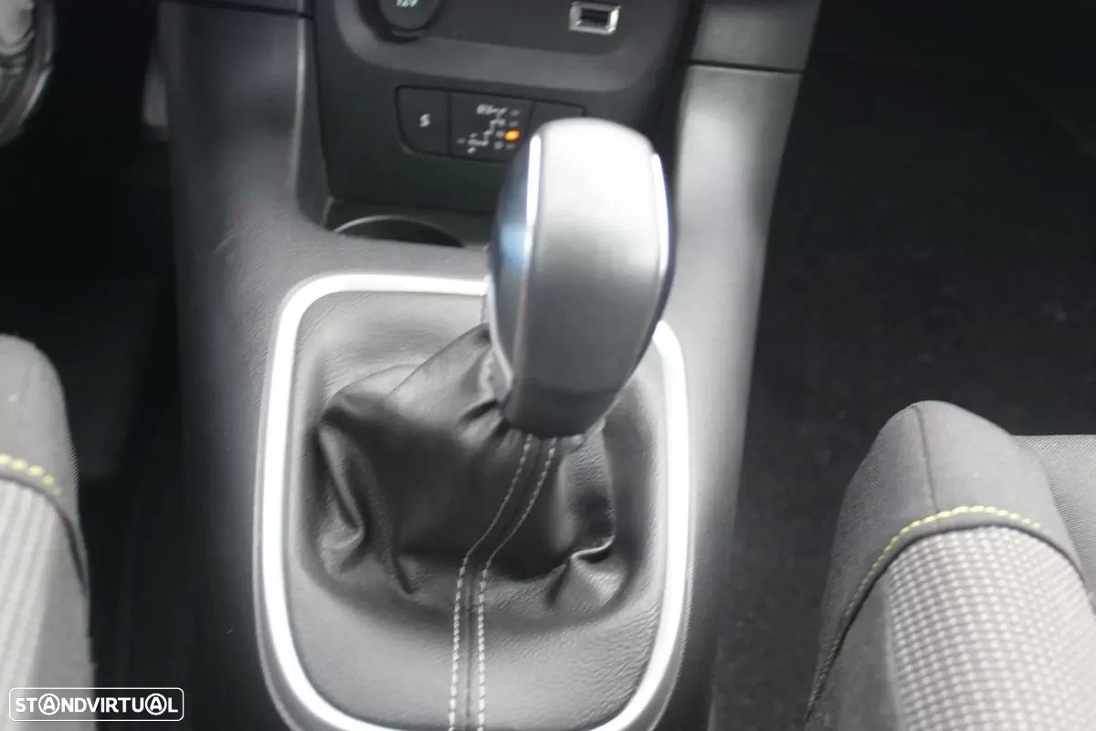 Citroën C3 1.2 PureTech Shine EAT6 - 21