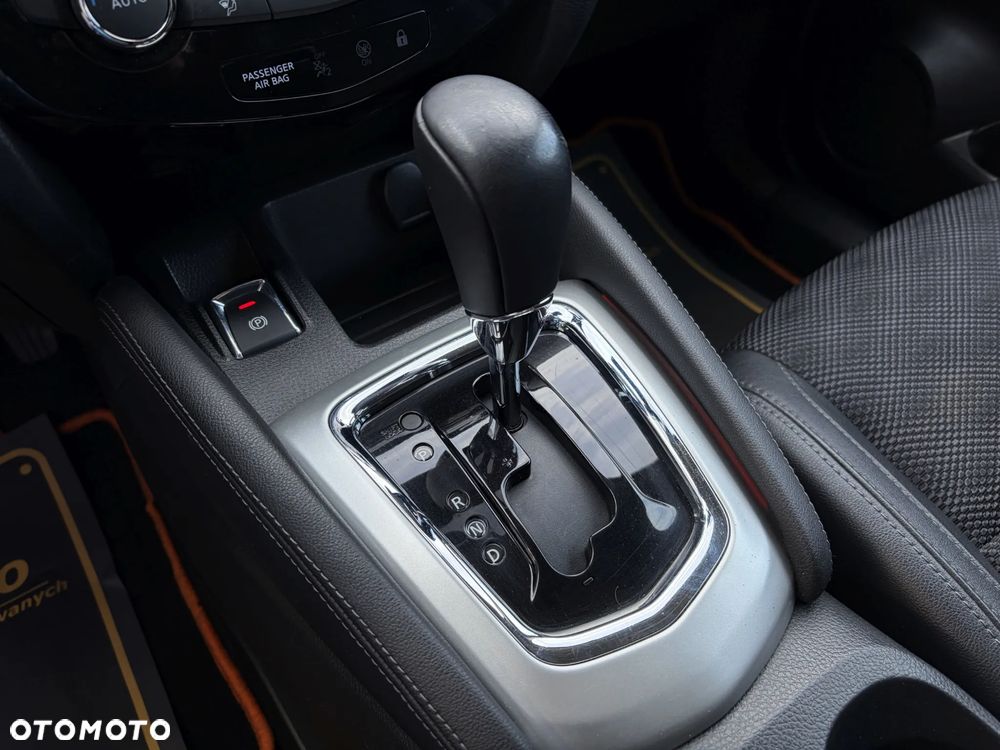 Nissan Qashqai 1.2 DIG-T Xtronic N-Connecta - 28