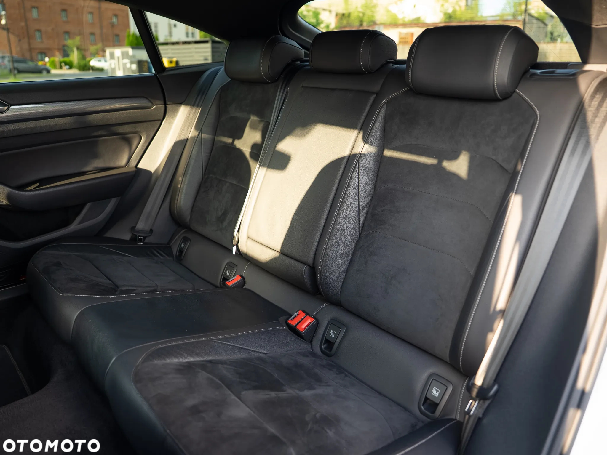 Volkswagen Arteon 2.0 TDI SCR R-Line DSG - 14