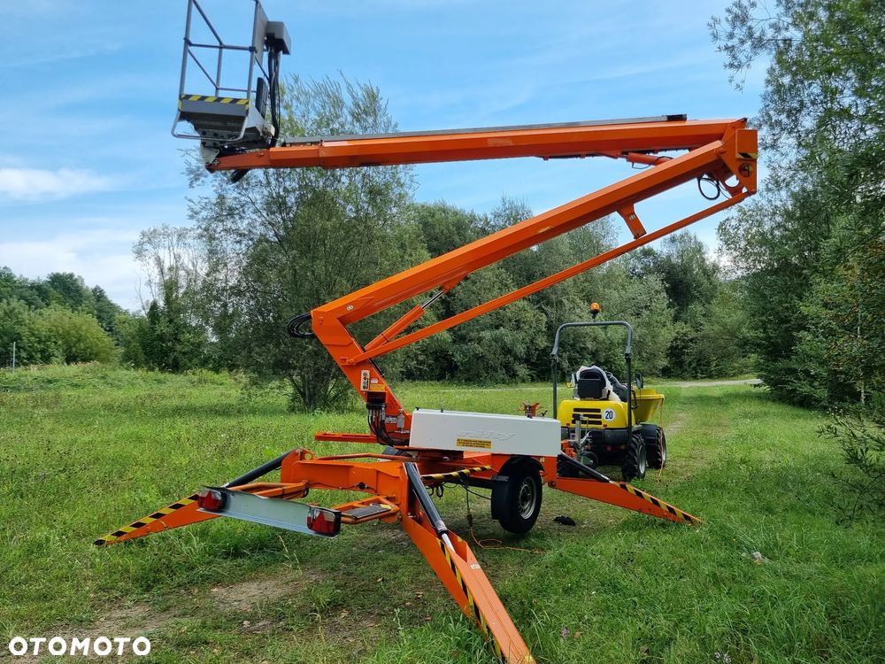 Nifty 170 HAC Zwyżka koszowa 17 metrów Podnośnik. jak Nowa z salonu 2015rok. PRĄD 230v. 4 sekcje sterowania na dole Nowy model! Z komuny Norweskiej. Używana była 1 raz do roku. Serwisowana w DEKRA do końca OKAZJA. Zwyżka Obrotowa. Poziomowanie kosza. Pełna Hydraulika. Ani deka luzów i wycieków. Zadbany sprzęt. Posiadam 2 identyczne sztuki. Druga z 2020 roku! - 13