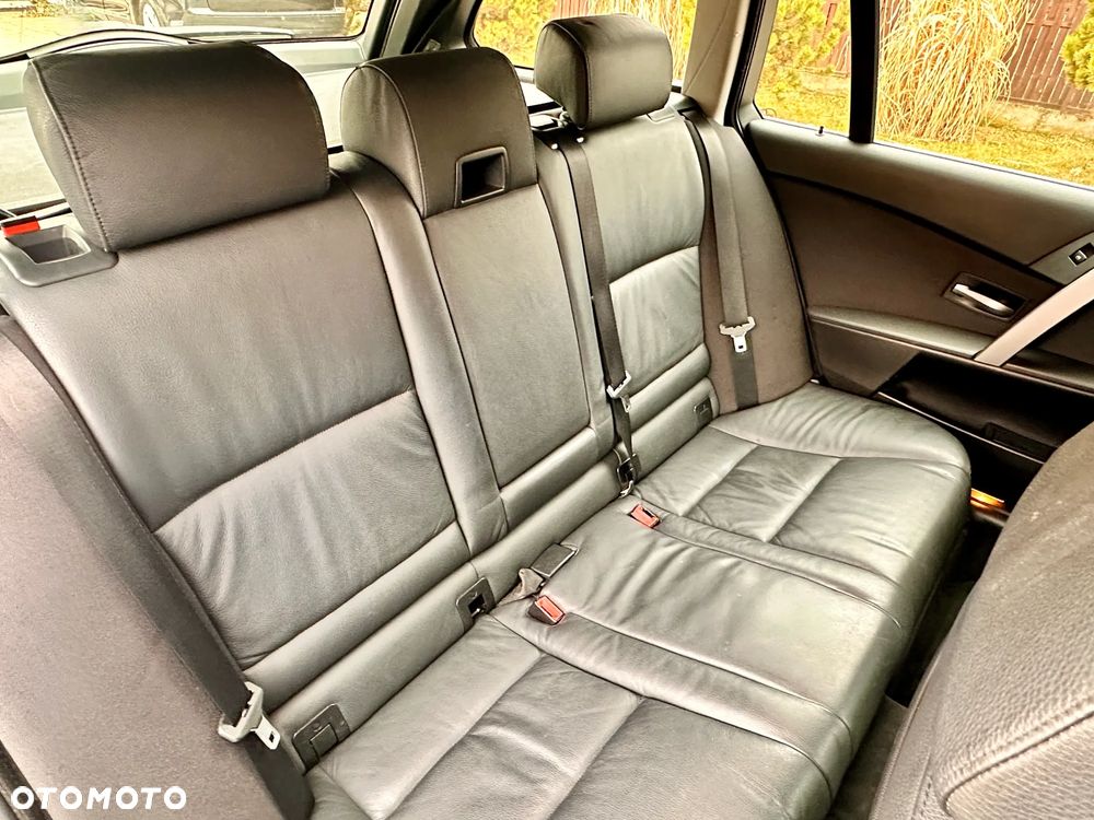 BMW Seria 5 523i - 22