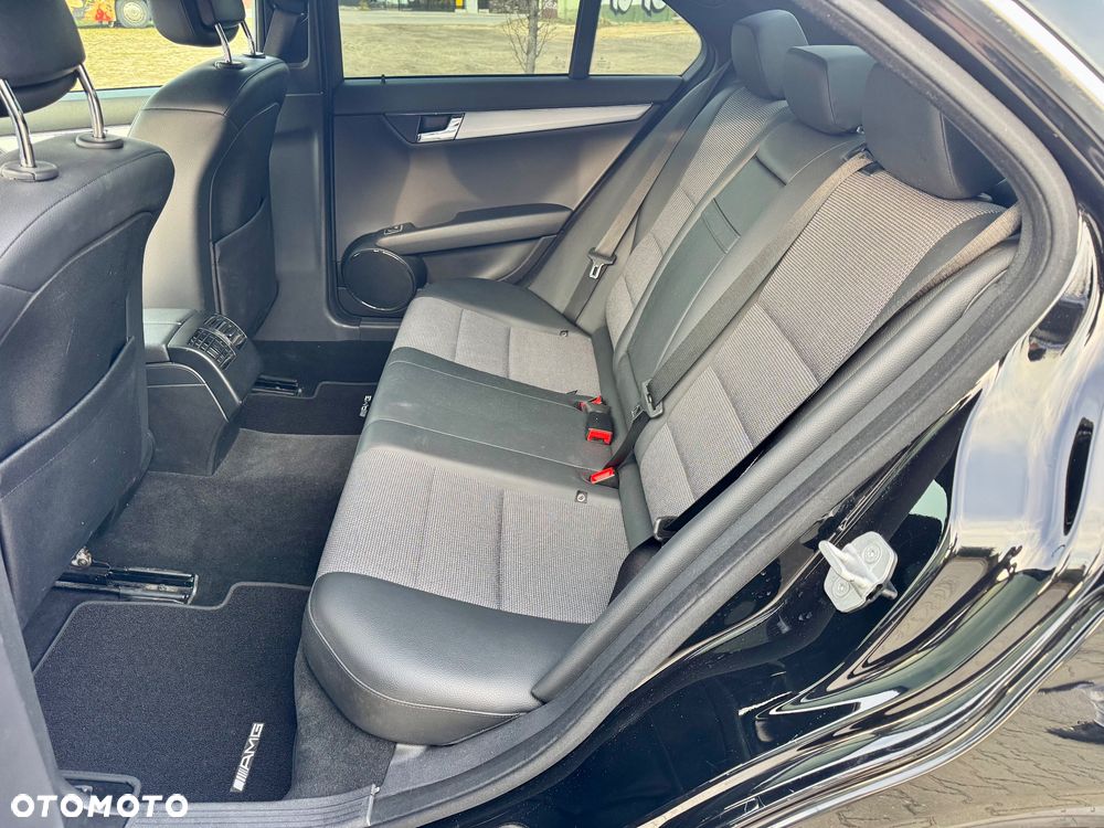 Mercedes-Benz Klasa C 180 BlueEFFICIENCY Avantgarde - 17
