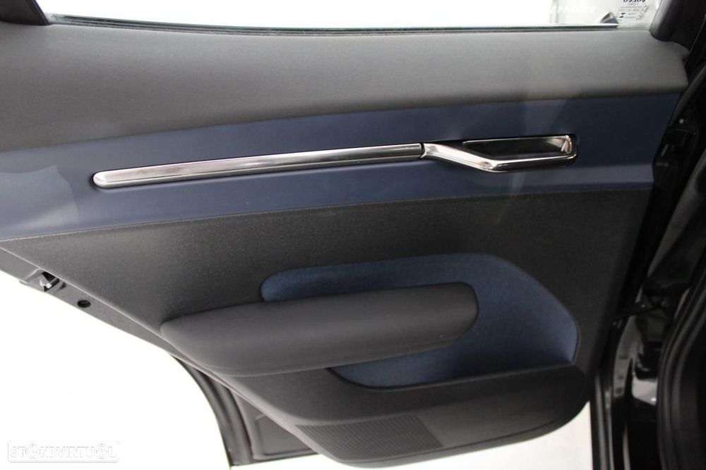 Volvo EX30 Single Motor Extended Range RWD Plus - 12