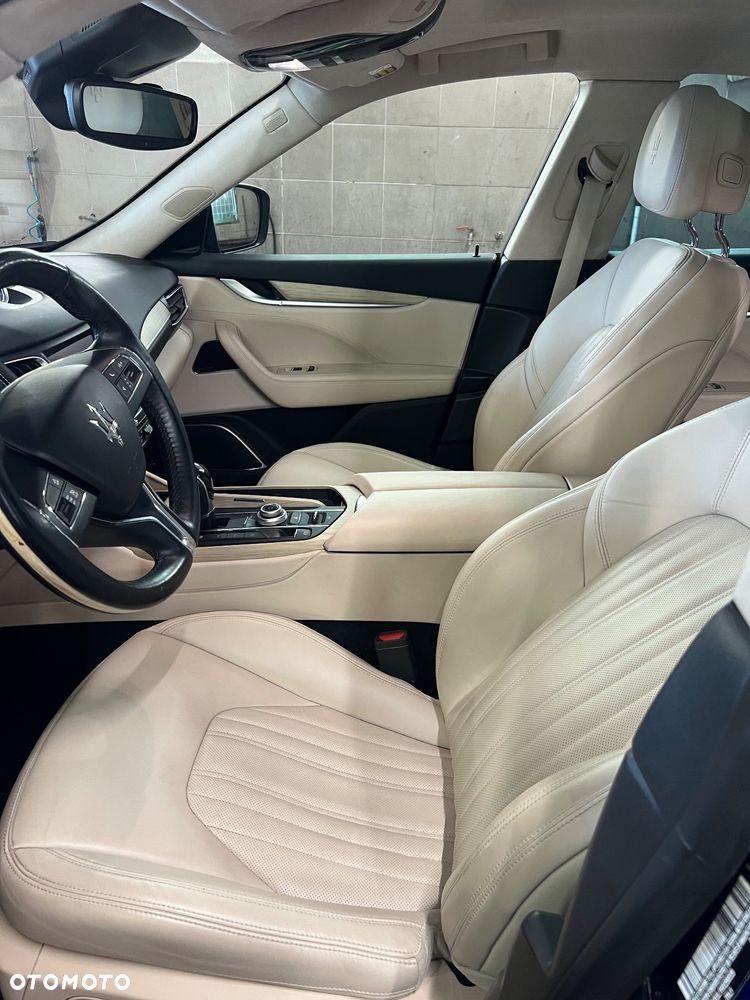Maserati Levante Q4 - 12