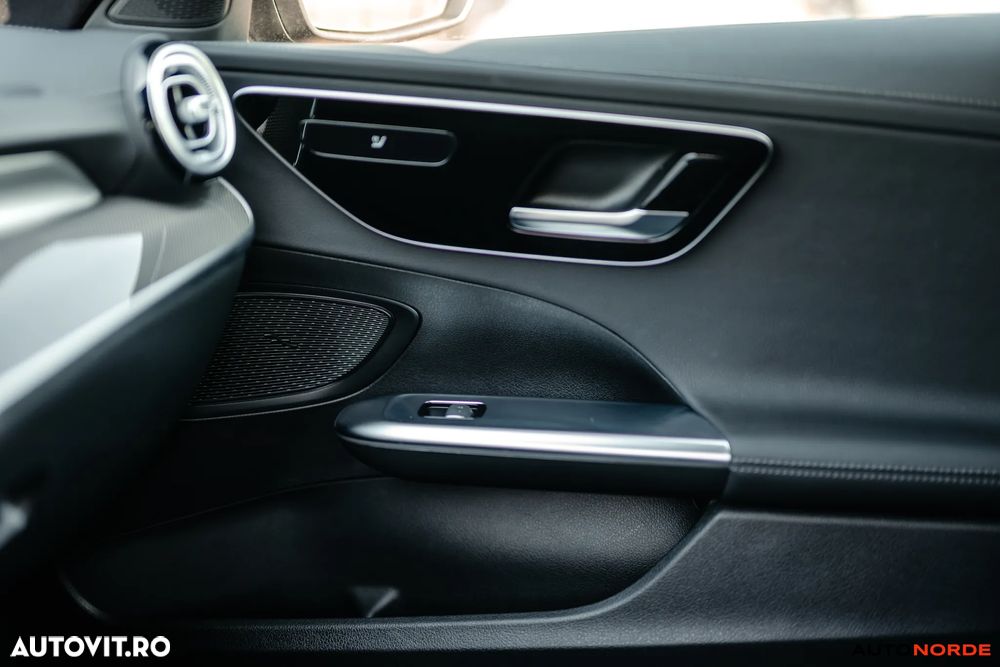 Mercedes-Benz C 300 e 9G-TRONIC AMG Line - 37