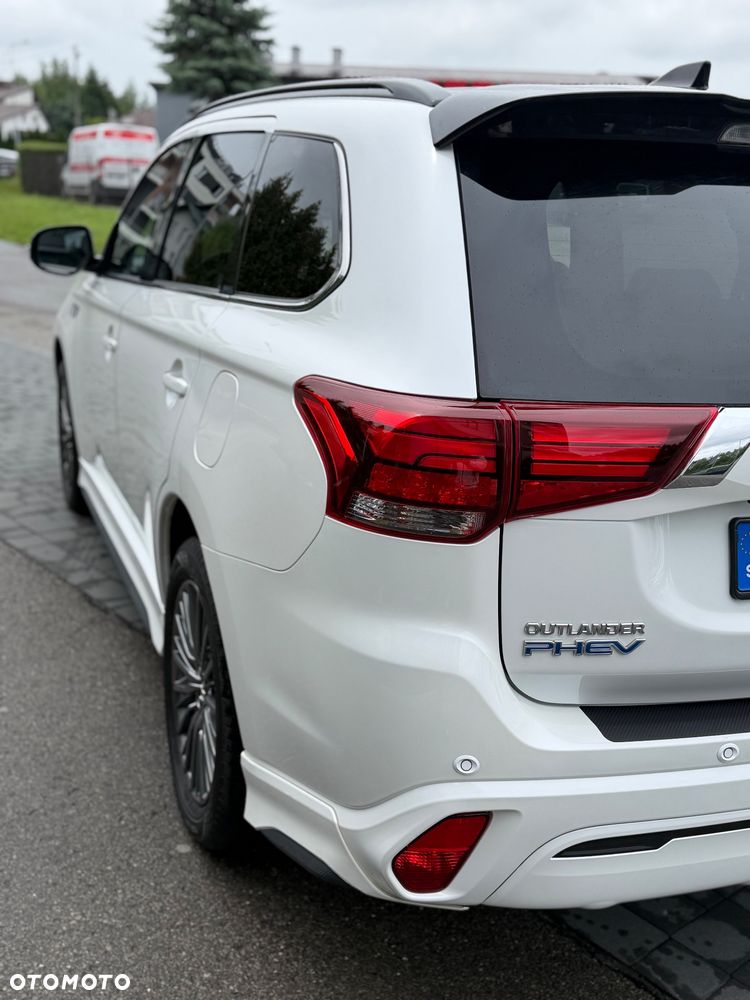 Mitsubishi Outlander 2.4 4WD Top - 28