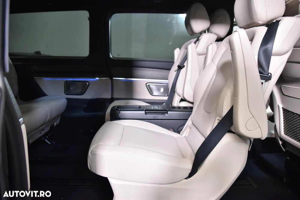 Mercedes-Benz V - 12