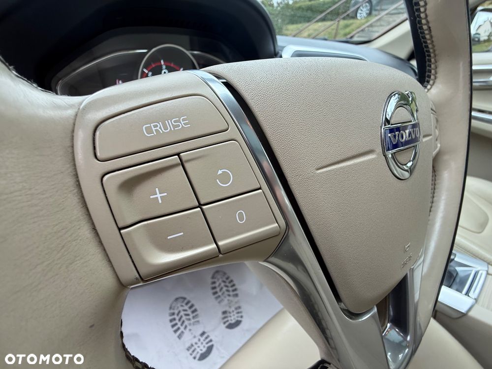 Volvo XC 60 D5 AWD Summum - 11