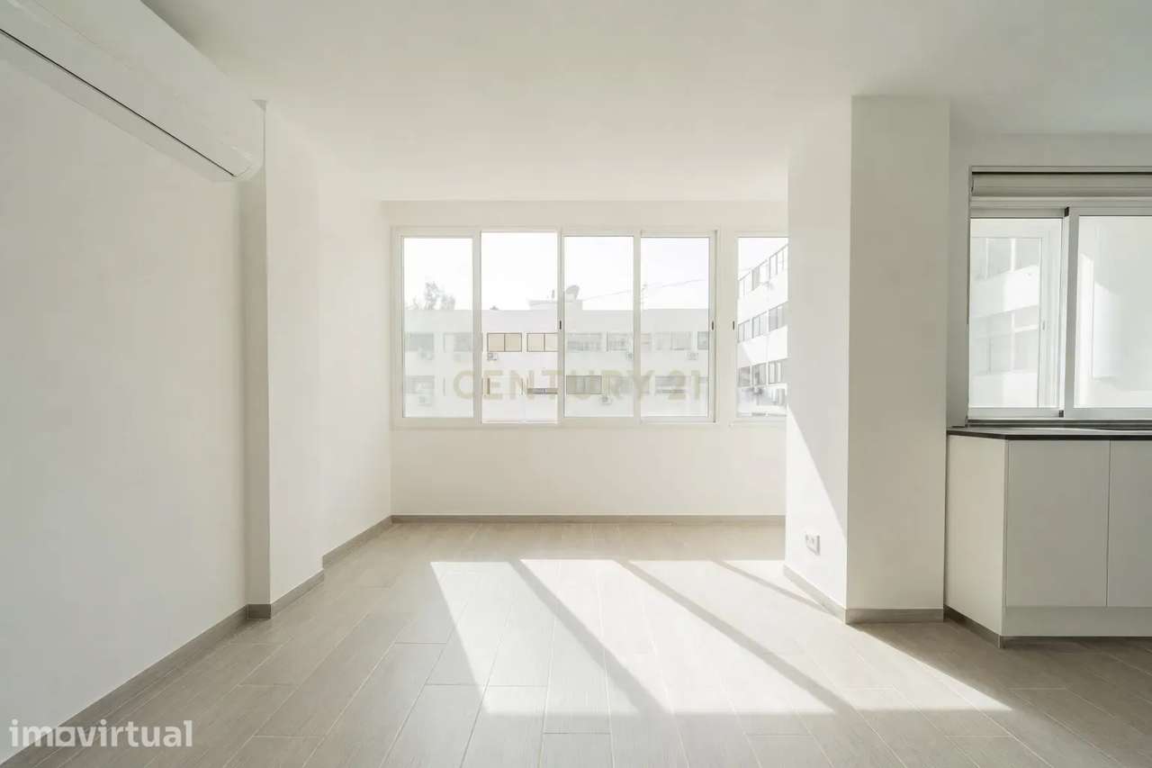 Apartamento T4 Totalmente Remodelado no Coração de Olhão - Grande imagem: 4/18