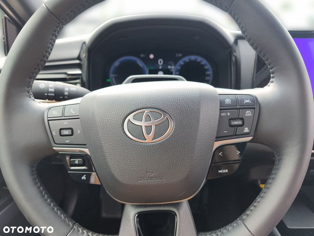 Toyota Camry - 17