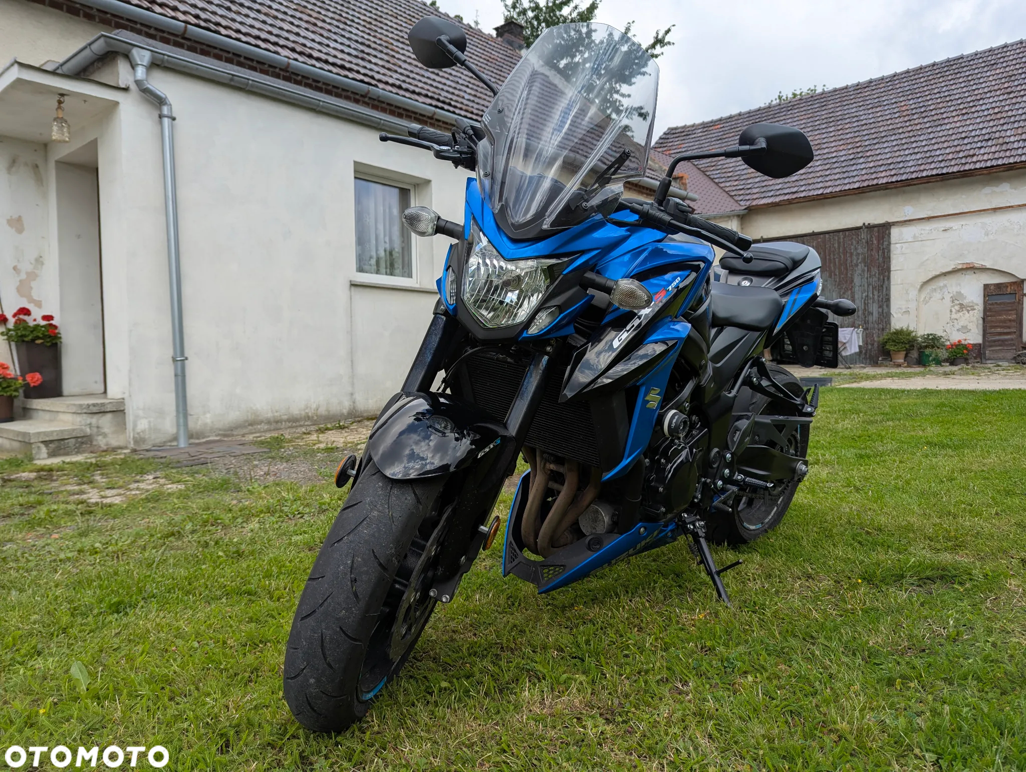 Suzuki GSX - 23