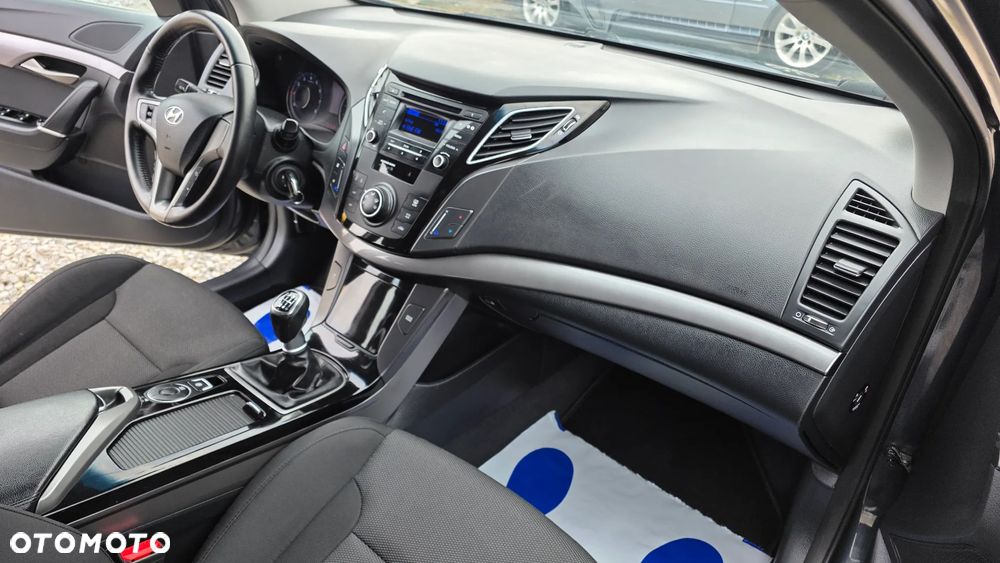 Hyundai i40 Kombi blue 1.6 Family - 21