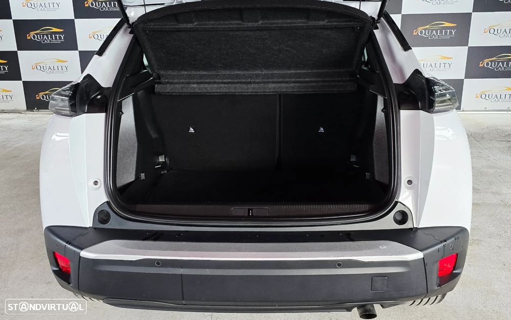 Peugeot 2008 1.2 PureTech Allure - 11