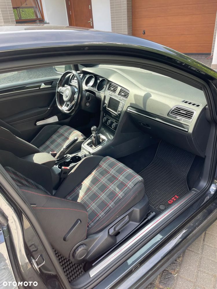 Volkswagen Golf GTI (BlueMotion Technology) - 11