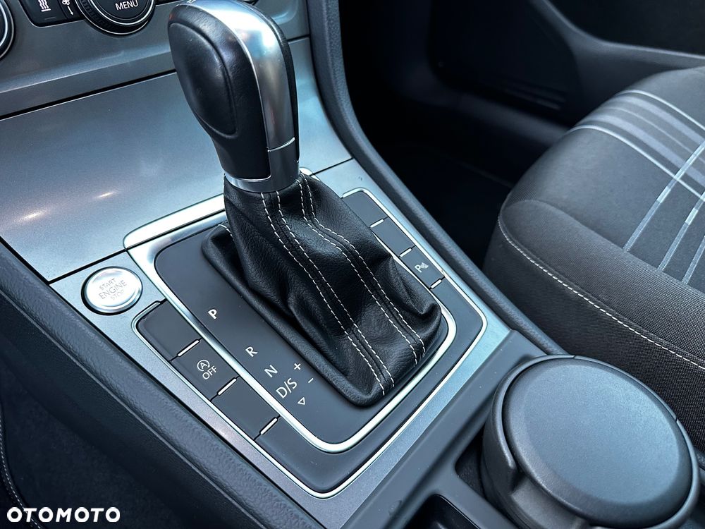 Volkswagen Golf 1.6 TDI BlueMotion Technology DSG Lounge - 23