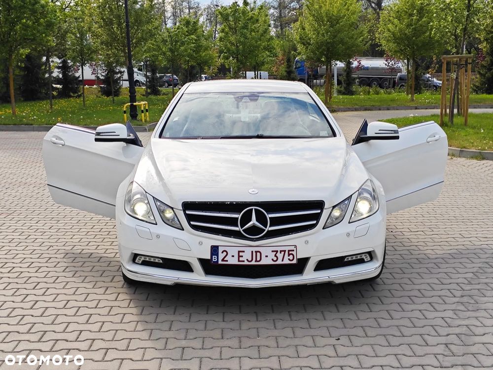 Mercedes-Benz Klasa E 220 CDI DPF BlueEFFICIENCY 7G-TRONIC Avantgarde - 4