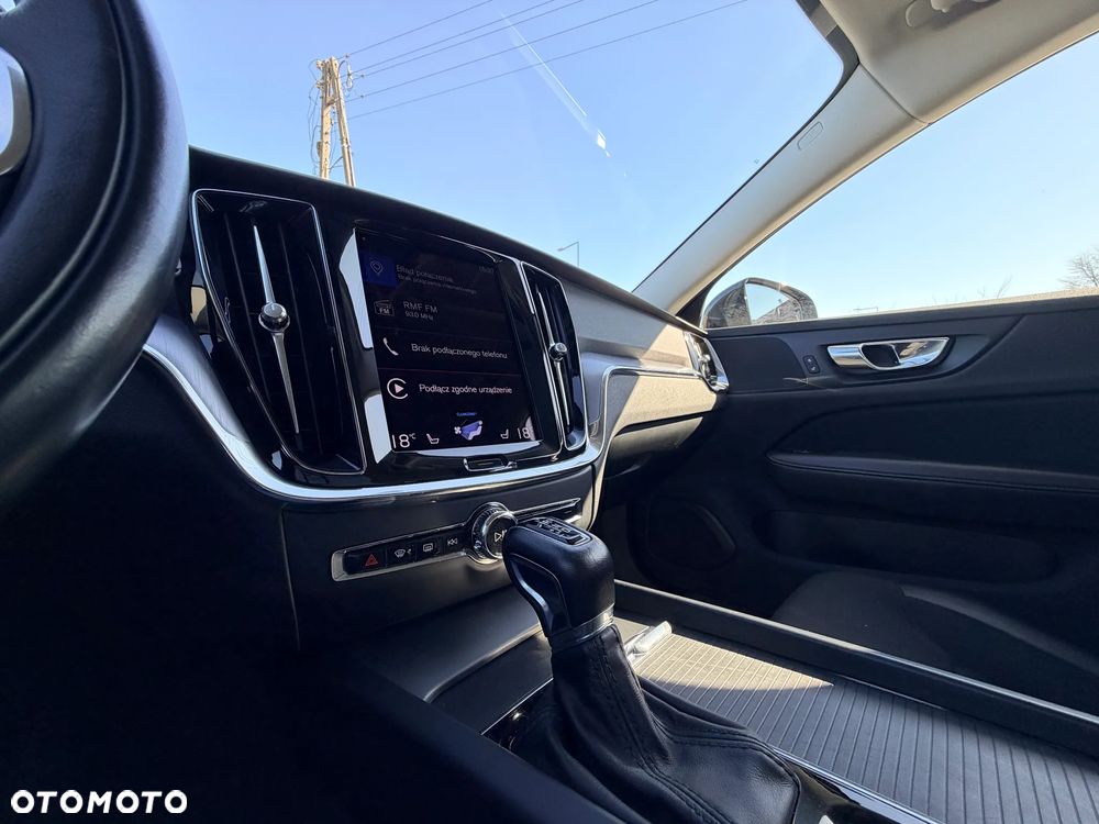 Volvo V60 D4 Momentum Pro - 23